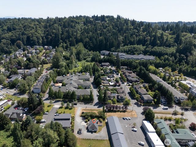 10516 E Riverside Drive, Bothell, WA 98011