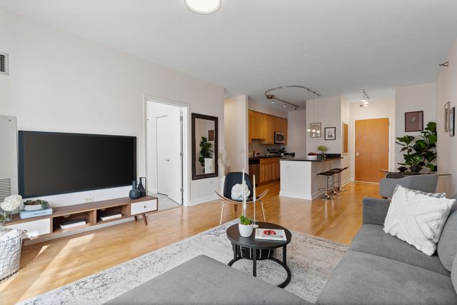 421 W HURON Street 908, Chicago, IL 60654