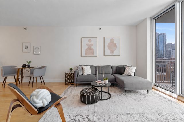 421 W HURON Street 908, Chicago, IL 60654