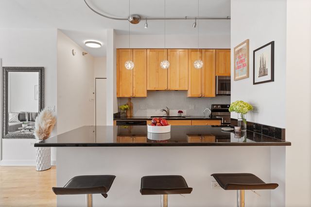 421 W HURON Street 908, Chicago, IL 60654