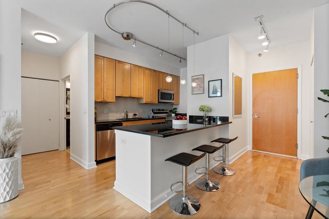 421 W HURON Street 908, Chicago, IL 60654