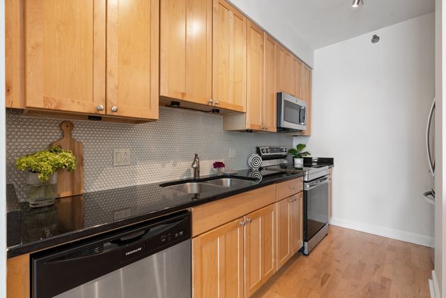 421 W HURON Street 908, Chicago, IL 60654
