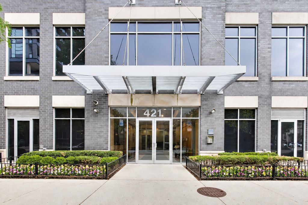 421 W HURON Street 908, Chicago, IL 60654 — photo 2