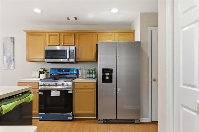 702 River Hill Dr, Lawrenceville, GA 30046