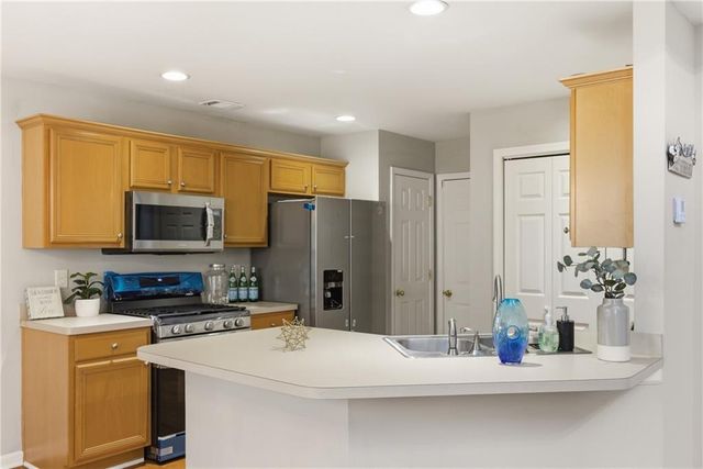 702 River Hill Dr, Lawrenceville, GA 30046