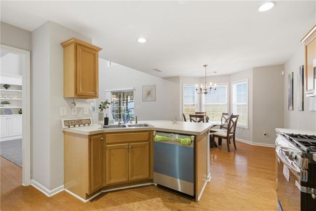702 River Hill Dr, Lawrenceville, GA 30046