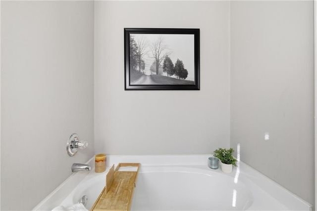 702 River Hill Dr, Lawrenceville, GA 30046