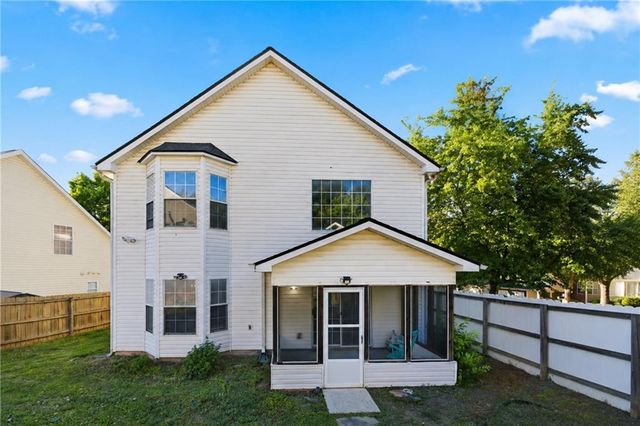 702 River Hill Dr, Lawrenceville, GA 30046