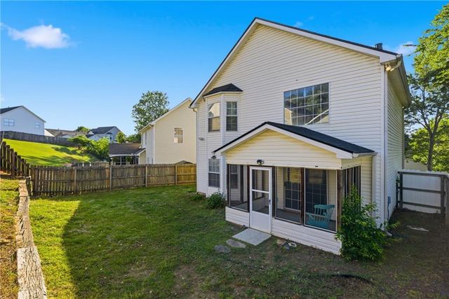 702 River Hill Dr, Lawrenceville, GA 30046