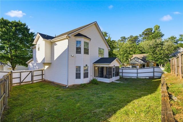 702 River Hill Dr, Lawrenceville, GA 30046