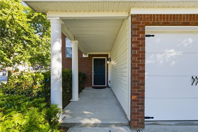 702 River Hill Dr, Lawrenceville, GA 30046