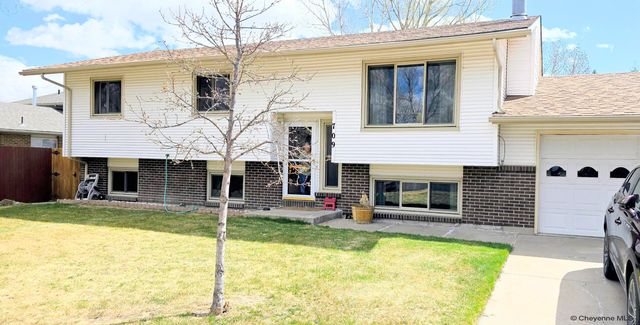 709 PHOENIX DR, Cheyenne, WY 82001