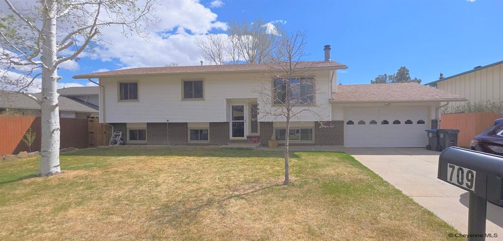 709 PHOENIX DR, Cheyenne, WY 82001