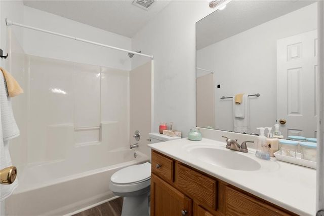 5673 Riverside Walk Drive, Sugar Hill, GA 30518