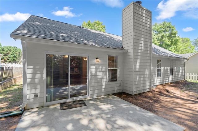 5673 Riverside Walk Drive, Sugar Hill, GA 30518