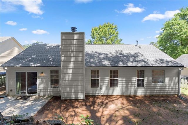 5673 Riverside Walk Drive, Sugar Hill, GA 30518