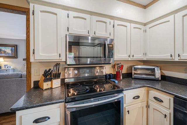 1111 KERWIN ROAD, Neenah, WI 54956