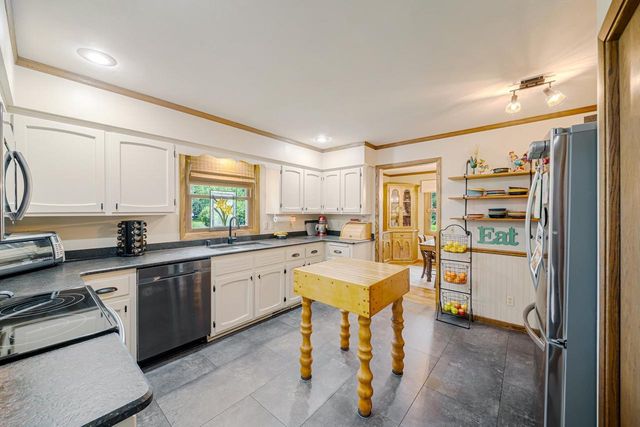 1111 KERWIN ROAD, Neenah, WI 54956