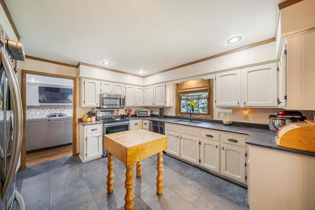 1111 KERWIN ROAD, Neenah, WI 54956