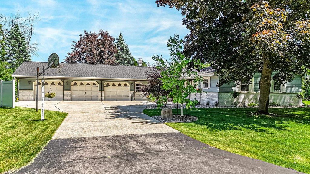 1111 KERWIN ROAD, Neenah, WI 54956