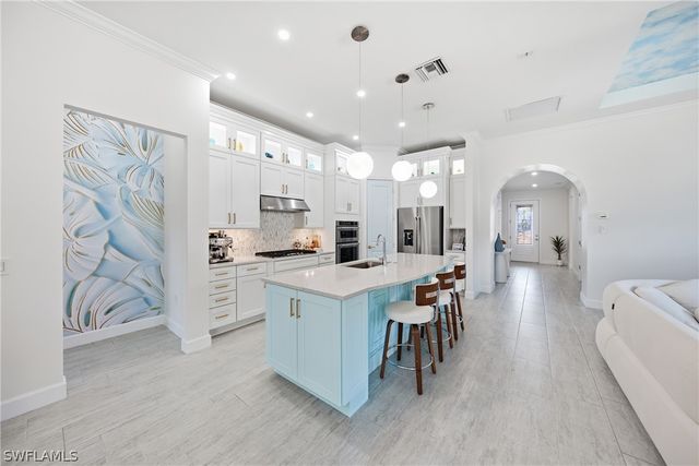 2718 Aviamar CIR, Naples, FL 34114