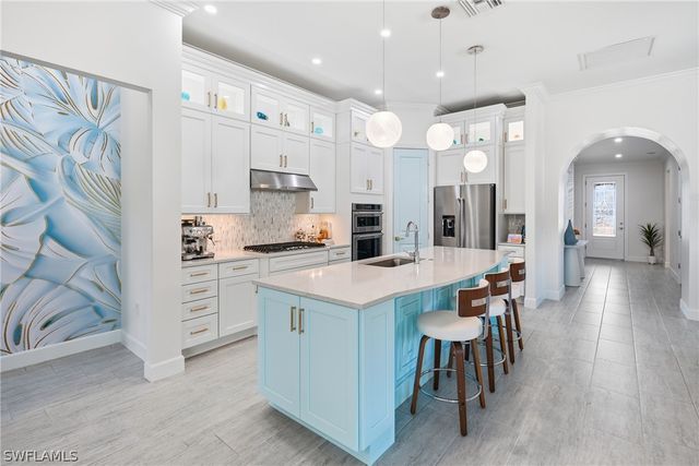 2718 Aviamar CIR, Naples, FL 34114