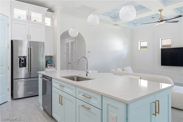 2718 Aviamar CIR, Naples, FL 34114