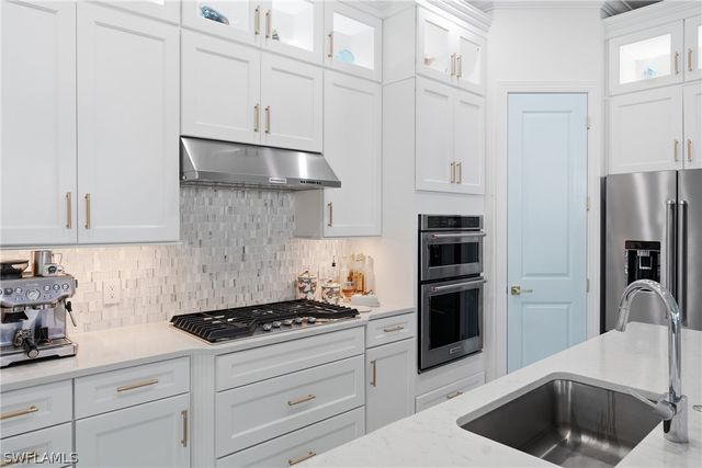 2718 Aviamar CIR, Naples, FL 34114