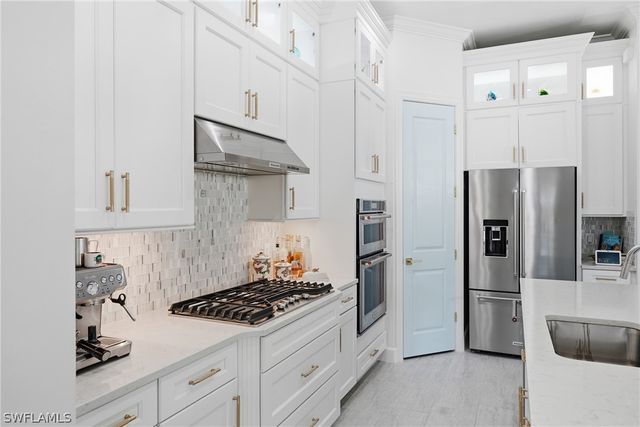 2718 Aviamar CIR, Naples, FL 34114