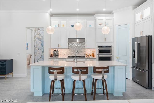 2718 Aviamar CIR, Naples, FL 34114