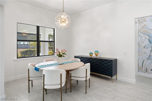 2718 Aviamar CIR, Naples, FL 34114