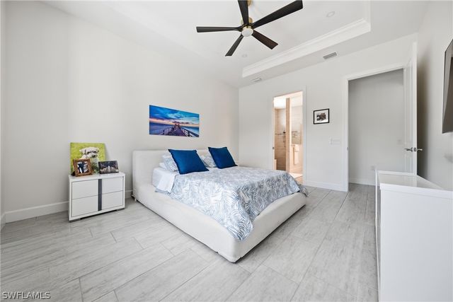 2718 Aviamar CIR, Naples, FL 34114