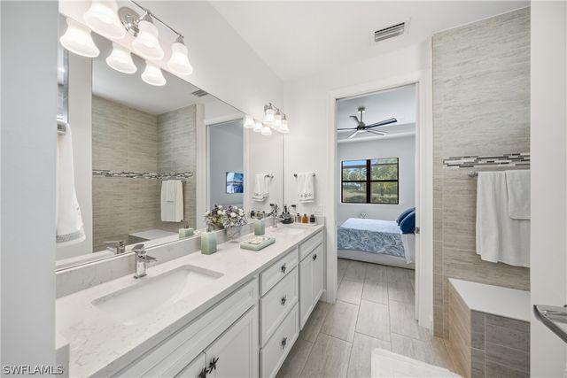 2718 Aviamar CIR, Naples, FL 34114