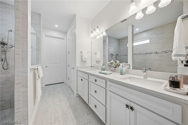 2718 Aviamar CIR, Naples, FL 34114