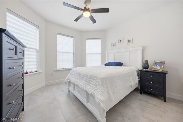 2718 Aviamar CIR, Naples, FL 34114