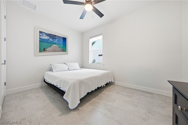 2718 Aviamar CIR, Naples, FL 34114