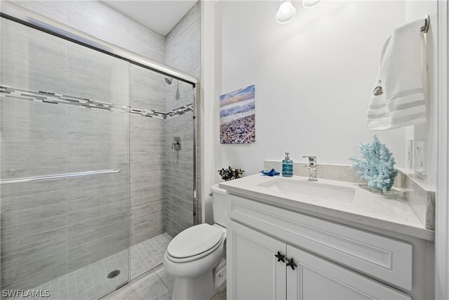 2718 Aviamar CIR, Naples, FL 34114