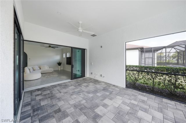 2718 Aviamar CIR, Naples, FL 34114