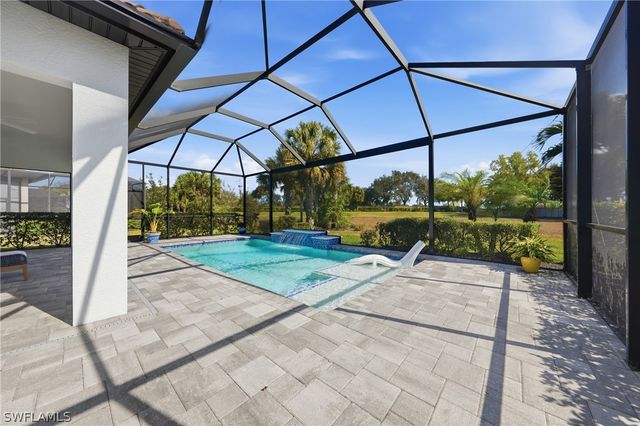 2718 Aviamar CIR, Naples, FL 34114