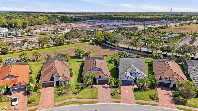 2718 Aviamar CIR, Naples, FL 34114