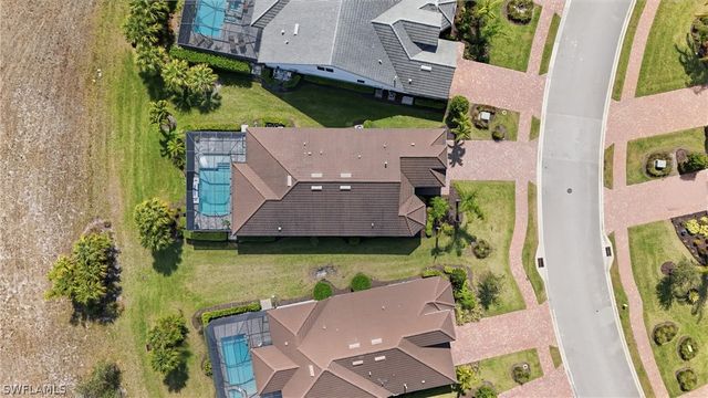 2718 Aviamar CIR, Naples, FL 34114