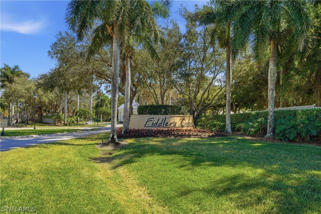 2718 Aviamar CIR, Naples, FL 34114
