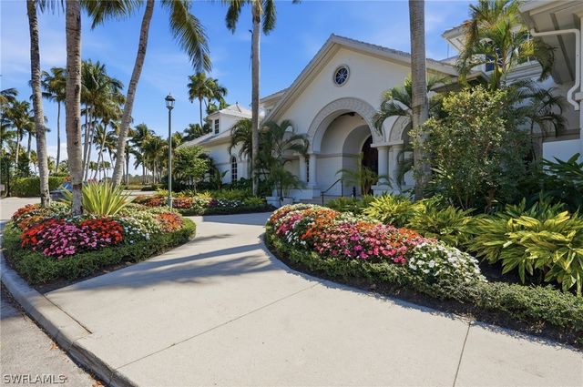 2718 Aviamar CIR, Naples, FL 34114