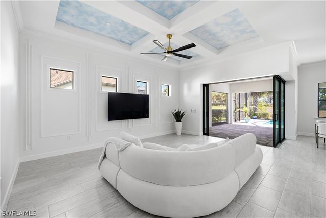 2718 Aviamar CIR, Naples, FL 34114