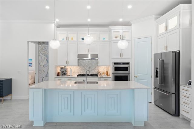 2718 Aviamar CIR, Naples, FL 34114