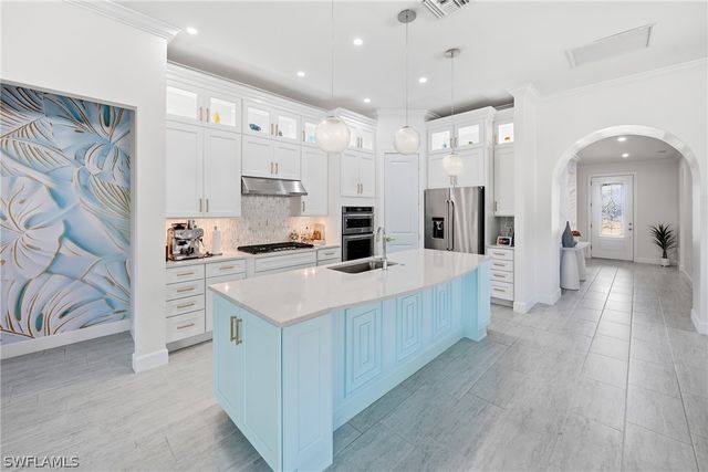 2718 Aviamar CIR, Naples, FL 34114