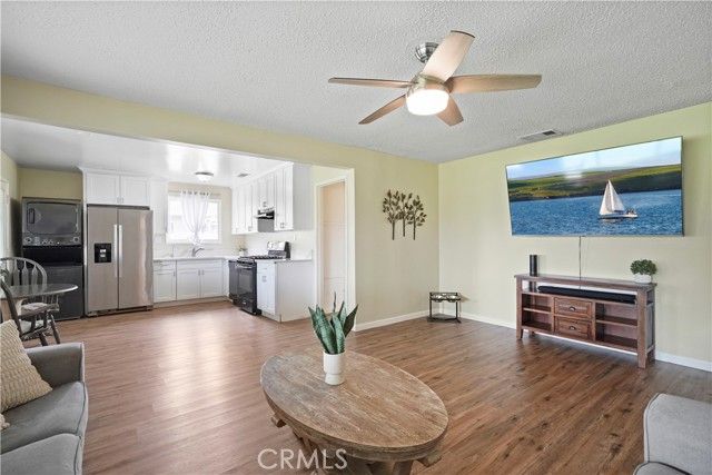 44325 3rd Street, Lancaster, CA 93535