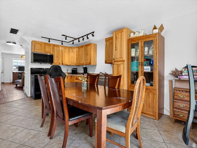 1381 W BEACON HILL DR, Taylorsville, UT 84123