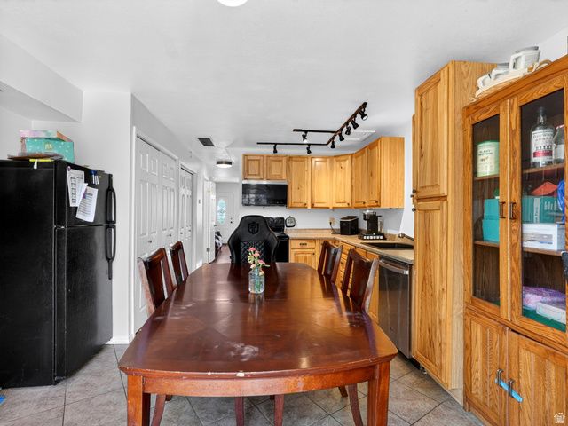 1381 W BEACON HILL DR, Taylorsville, UT 84123