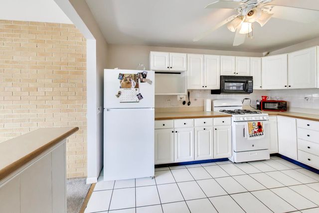 915 S Na Wa Ta Avenue, Mount Prospect, IL 60056